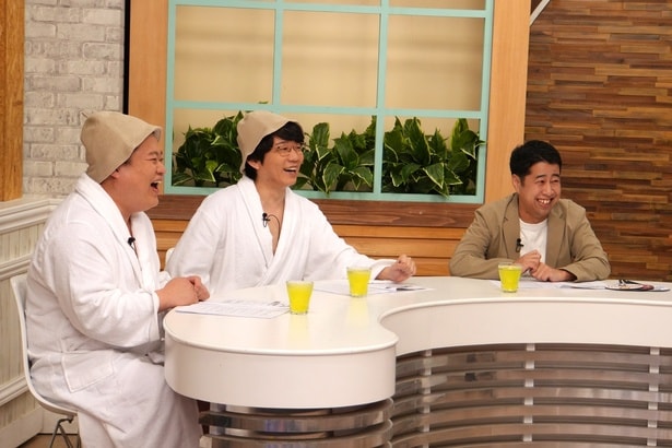 サウナに対して懐疑的な井口浩之さんと、サウナ好きの小宮浩信さん、ともしげさん