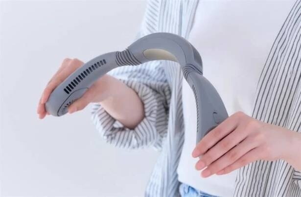 やわらかなシリコーン製で、着脱がしやすい