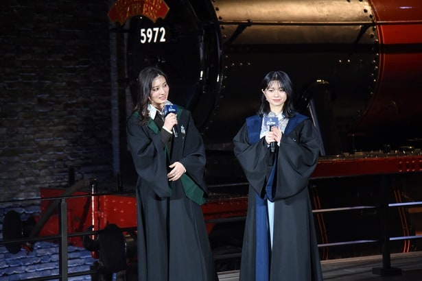 一足早く、特別企画を体験した感想を語る桜田ひよりさんと吉川愛さん
