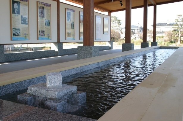 一度に70人も入浴可能。好きな温度の位置を探してみて