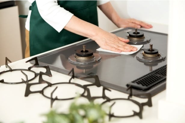 連休だからこそできる大掃除で、冬の間に溜まった汚れを一掃