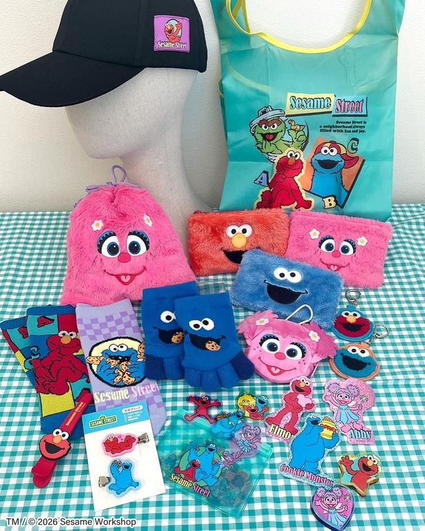 ポーチ、キーホルダー、靴下、キャップなどバリエーション豊かなラインナップ