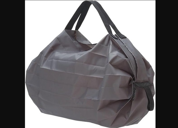 折りたたんでバッグにすっきり収納♪丈夫で安心、デザインもおしゃれな【マーナ】エコバッグで日常のお買い物がもっと快適に！Amazonで好評販売中！