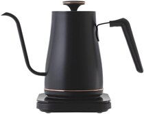 省スペースでもしっかり高機能！コーヒーもお茶もベストな温度で楽しめる。【山善】コンパクト電気ケトルがAmazonで好評販売中！コーヒーもお茶もおいしく淹れるならこれ！