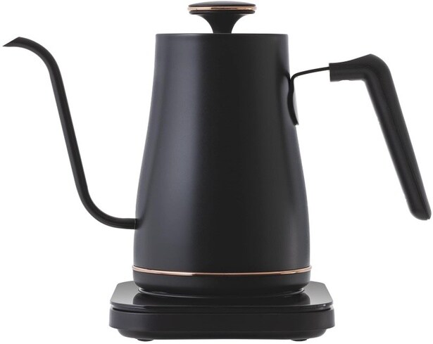 省スペースでもしっかり高機能！コーヒーもお茶もベストな温度で楽しめる。【山善】コンパクト電気ケトルがAmazonで好評販売中！コーヒーもお茶もおいしく淹れるならこれ！
