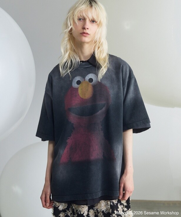 「Elmo」はエルモ単体をアート作品のように落とし込んだ一枚