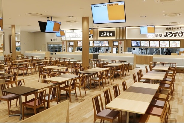 客席数約215席のフードコートで栃木グルメを堪能！