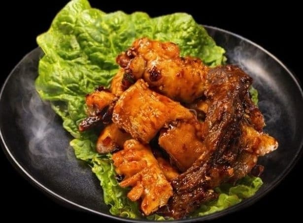 「ホルモン焼肉阿修羅」(大阪府東大阪市)の「特製MIX牛ホルモン焼き」