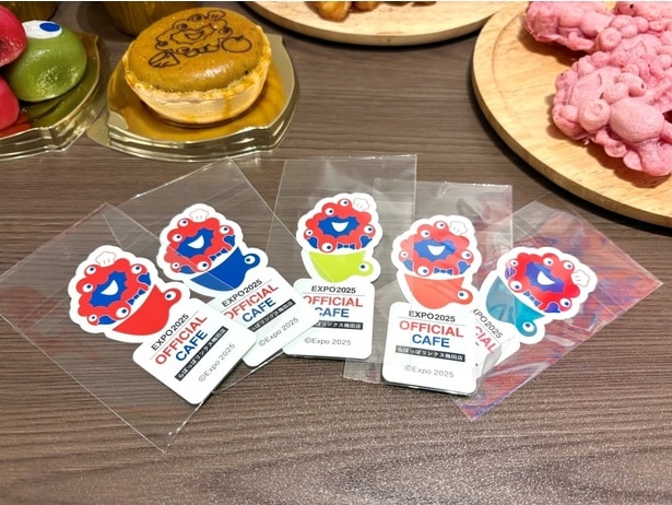 「ミャクミャク焼き」に付いてくる「ミャクミャクステッカー」