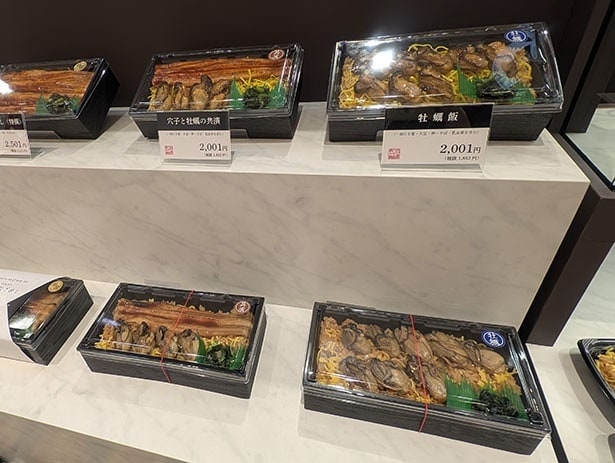 左から「穴子と牡蠣の共演」、「牡蠣飯」(各2001円)