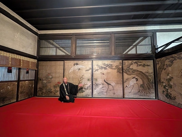 「花鳥の間」の障壁画は、狩野永徳筆とされる