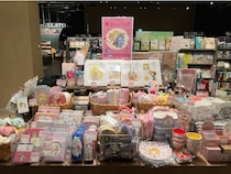 水森亜土「亜土ちゃんフェア」が全国各地で開催中！NEWノベルティポーチが大好評
