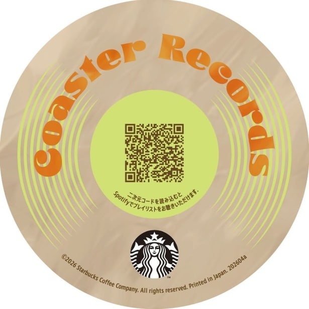 レコード風のオリジナルコースター。「キャラメル マキアートと一緒に聴きたい曲」をテーマに選んだプレイリストへアクセスできる二次元バーコードが印字されている。また、Spotifyがセレクトしたプレイリストも併せて楽しめる