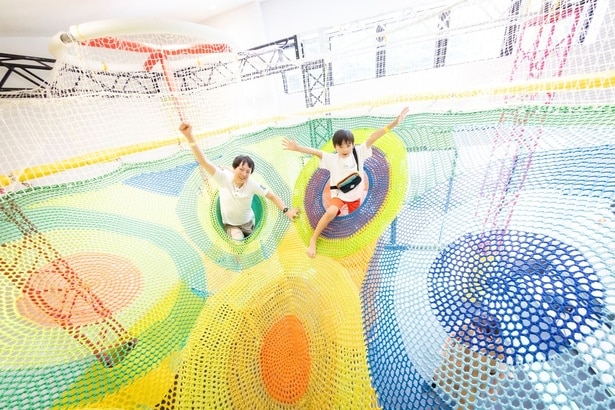 カラフルなネットが連なっていて視覚的にも楽しい！