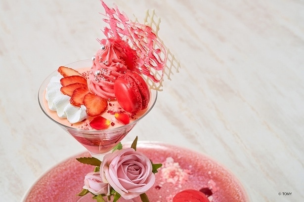 「LiccA ストロベリー＆フラワーガーデンパフェ いちご&ベリー」
