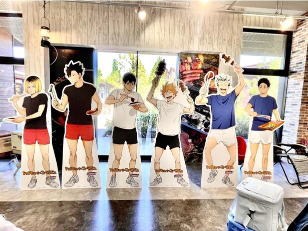 昭島アウトドアヴィレッジ店に設置中。日向や影山たちが実物大で目の前に現れる迫力は、ファン必見だ
