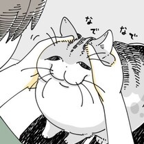 【ネコ漫画】撫でられて気持ちよさそうな愛猫!?その姿がかわいすぎていたずらをする飼い主