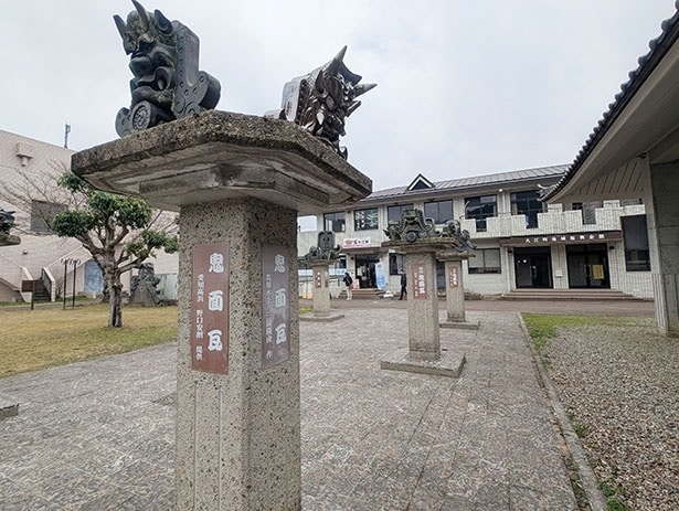 大江駅前にある「大江山鬼瓦公園」