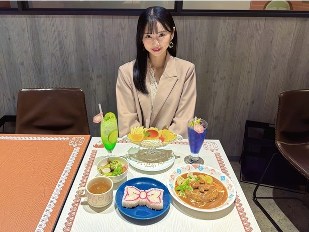 喫茶風のメニューとテーブルの柄がすてきです!
