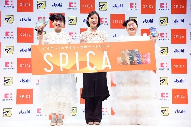 【写真を見る】タレントの朝日奈央さんと、お笑い芸人のガンバレルーヤさんがゲストとして登壇