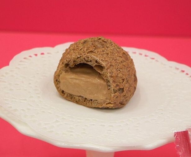 「ザクほろシュー(チョコクリーム)」。最初に感じるザクザクとした噛み応えも楽しい