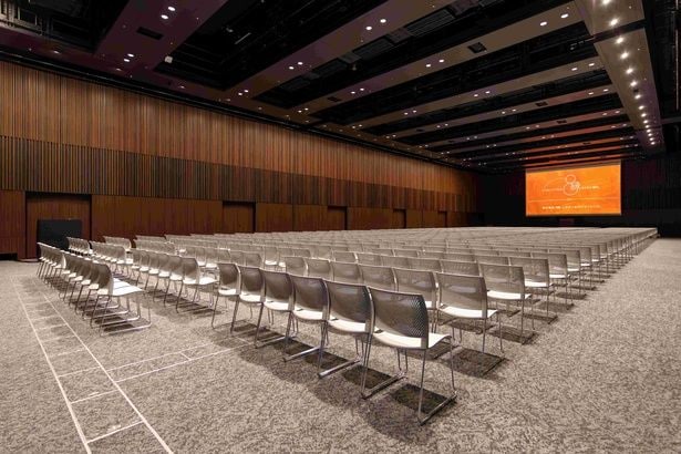 圧倒的開放感の「TO YAESU HALL」 提供:東京建物 ぴあ シアター&カンファレンス
