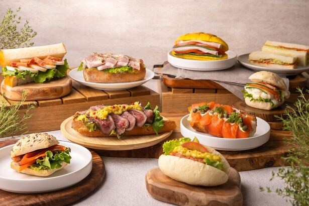 14時~16時のティータイムは、具材を選んでオリジナルサンドイッチが作れるコーナーやスイーツを用意