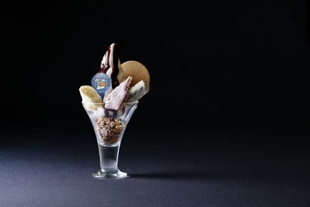 【画像】白いブラックサンダー チョコレートとバナナサンデー(1675円)