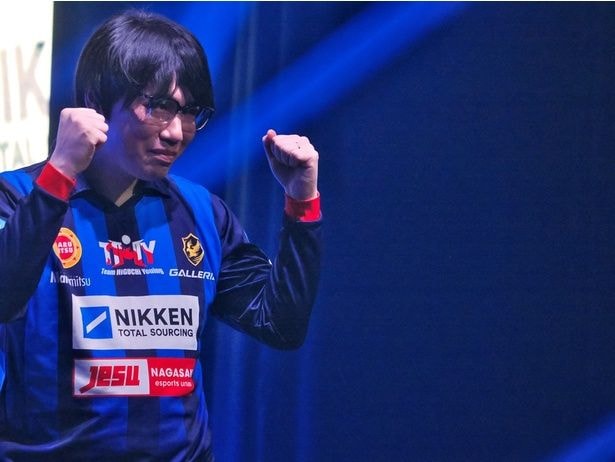 勝利をかみしめるチクリン選手