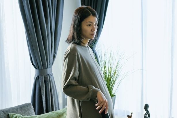 瀧内公美さん演じる漆原の妻・菊子