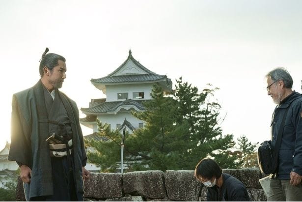 菅田将暉「脳みそフル稼働」本木雅弘と地下牢で壮絶な演技合戦…黒沢清監督『黒牢城』6月19日公開、メイキング解禁