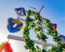 北欧のミッドサマーを体験できる！クラフトビールやザリガニ、メイポールダンスで祝う「メッツァの夏至祭2026」