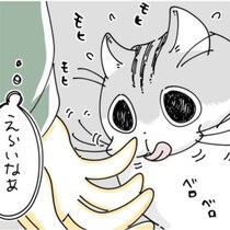 【ネコ漫画】飼い主の手を噛みたいけど我慢する愛猫！その仕草に「我慢できて偉いね！」などSNSでコメント多数