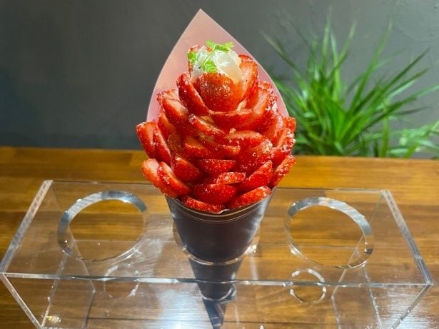 兵庫県産の貴重ないちごを使用。39Cafe「プレミアムいちごクレープ」