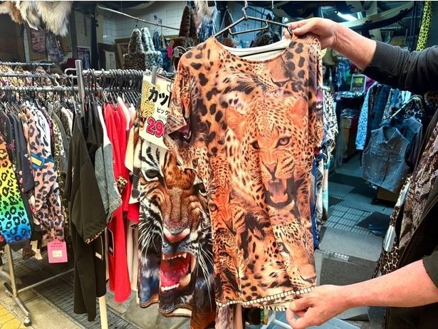 【写真】「なにわ小町」の一番人気商品。ヒョウを全面に押し出した、同店ではベーシックなデザイン