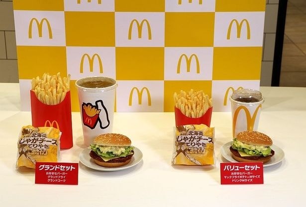 ドリンクと「マックフライポテト」が+200円でグランドサイズに変更可能な「グランドセット」も登場！