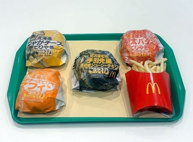 新作の「北海道じゃがチーズてりやき」、「名古屋名物 手羽先風黒胡椒ジューシーチキン」、「博多明太バターてりやき」、朝限定の「北海道じゃがチーズてりやきマフィン」、「シャカシャカポテト 金沢名物黒カレー味」
