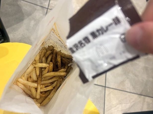 食欲をそそるスパイスの香り、ビーフとポークの旨みがポテトのおいしさを引き立てていた