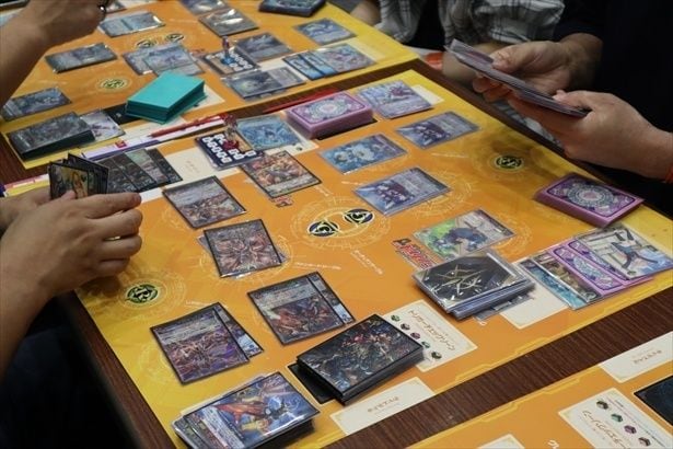 ファイトエリアでは来場者同士による対戦が繰り広げられた