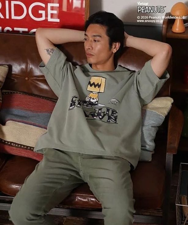 「【PEANUTS×BAYFLOW】ピーナッツアソートTシャツ(セージ)」(6990円)