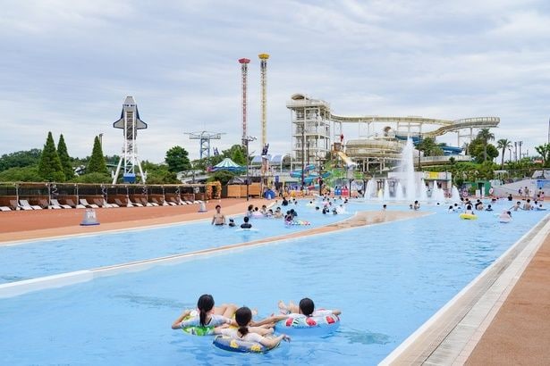 定番の「流れるプール」