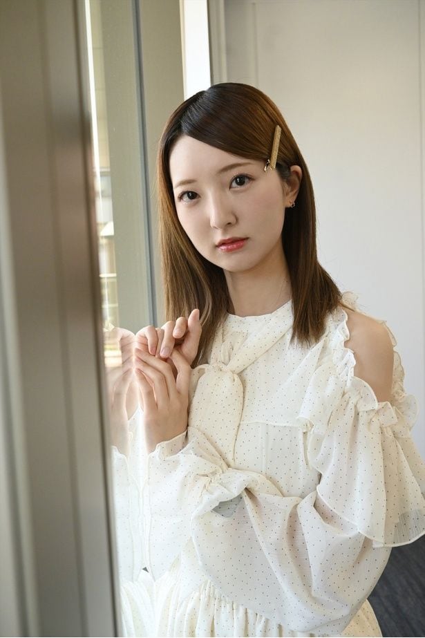 「中身では大人っぽい攻めたカットが沢山あるので、表紙では敢えて攻め過ぎないようにしようと思いました」