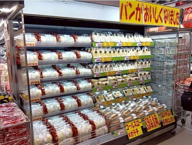 食品部門には天然酵母食パンを使ったサンドイッチなどベーカリー商品も充実