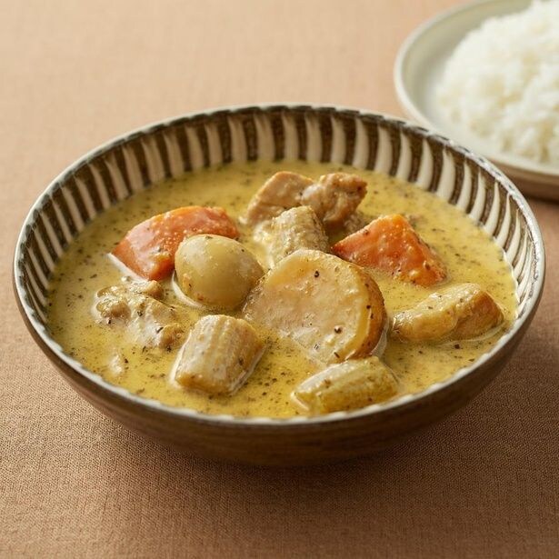 素材を生かしたとんこつと和風だしのクリーミースープカレー