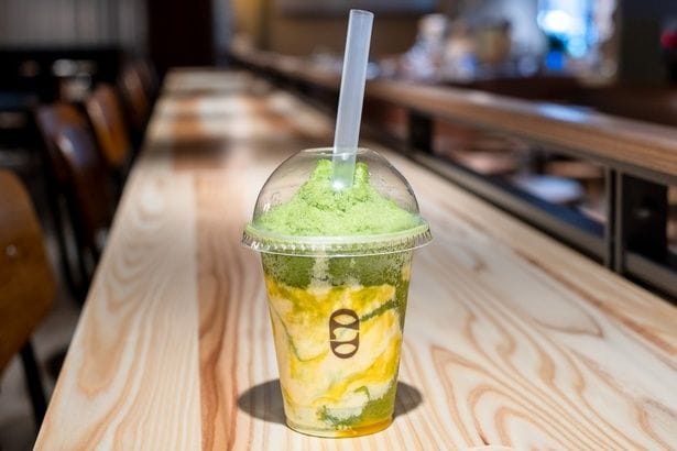 フレーバーが月替りで楽しめる「ポターチェ」。5月は「マンゴーフロマージュ&抹茶ポターチェ」(680円)が登場。抹茶のほろ苦さに、マンゴーの甘みとフロマージュのコクがマッチ