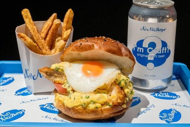 「レモンタルタルサーモンエッグバーガー」(780円)と「I'm craft?」(990円)