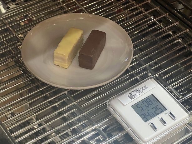 【写真】35度近くの暑さの中に置かれた「シュガーコートミルフィーユ」の様子※専用機器を使用