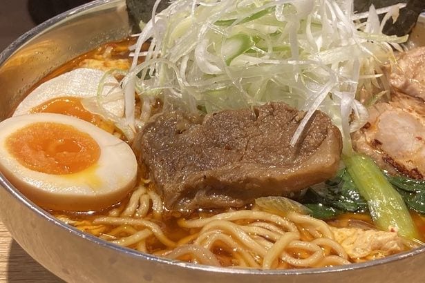 カルビはほどけるように柔らかい。じゅわっと染み出る旨味を堪能しよう