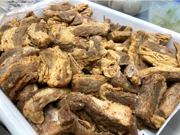 厳選した牛肉カルビを使い、随所に旨味を効かせる