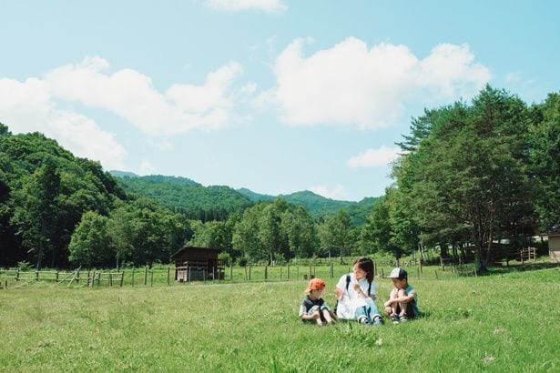 標高1000メートルにある秘境牧場が今季オープン！新登山道「Yamap新道」開通で絶景トレッキングも楽しめる「天空の牧場 奥飛騨山之村牧場」に注目